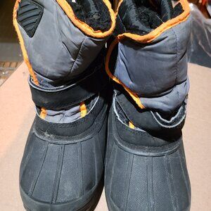 Boys Snow Boots size 4